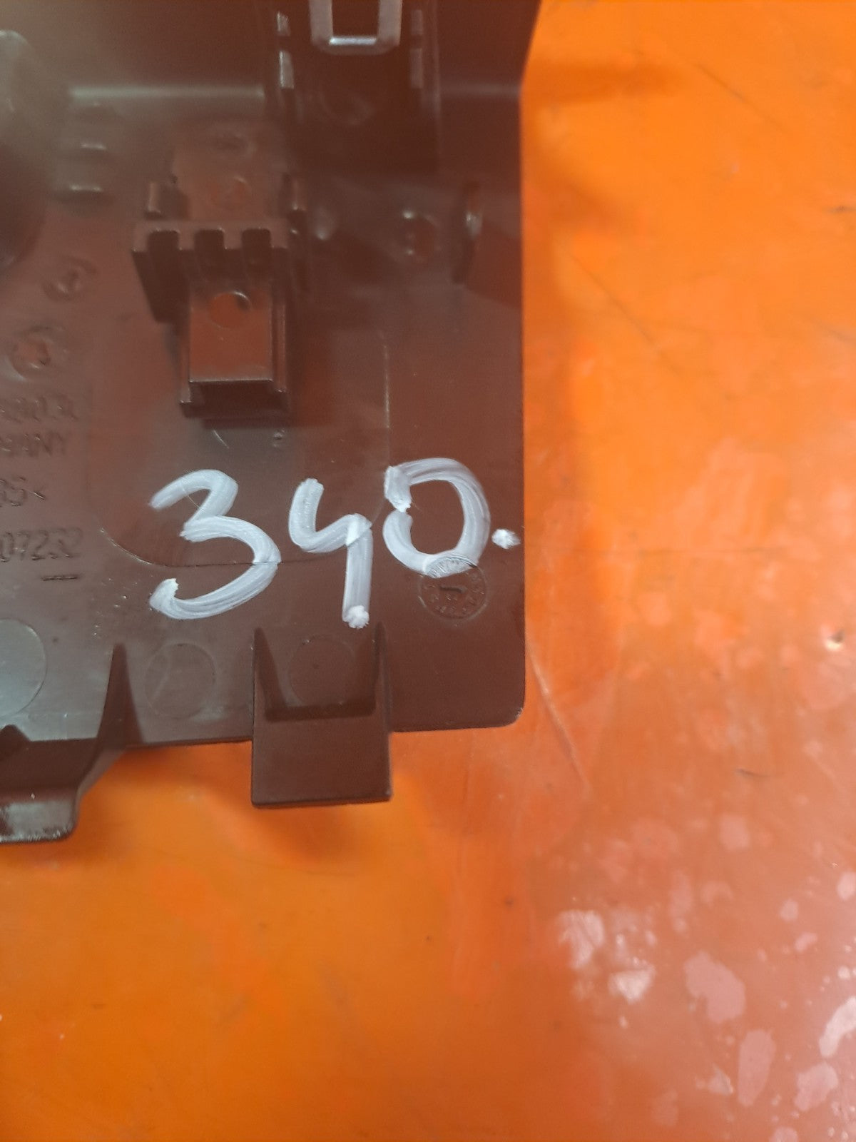 ✅BMW G20 330E 2.0 PETROL 2023 CENTRE CONSOLE USB SOCKET PORT 6807232 A340 - Image 8