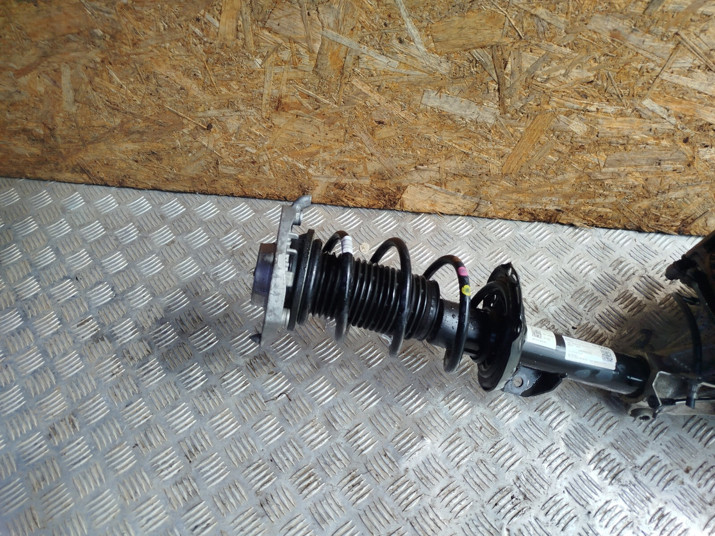 ✅CUPRA BORN V2 Ev 2023 FRONT RIGHT SUSPENSION LEG SHOCK ABSORBER HUB 1EA412013EF - Image 2