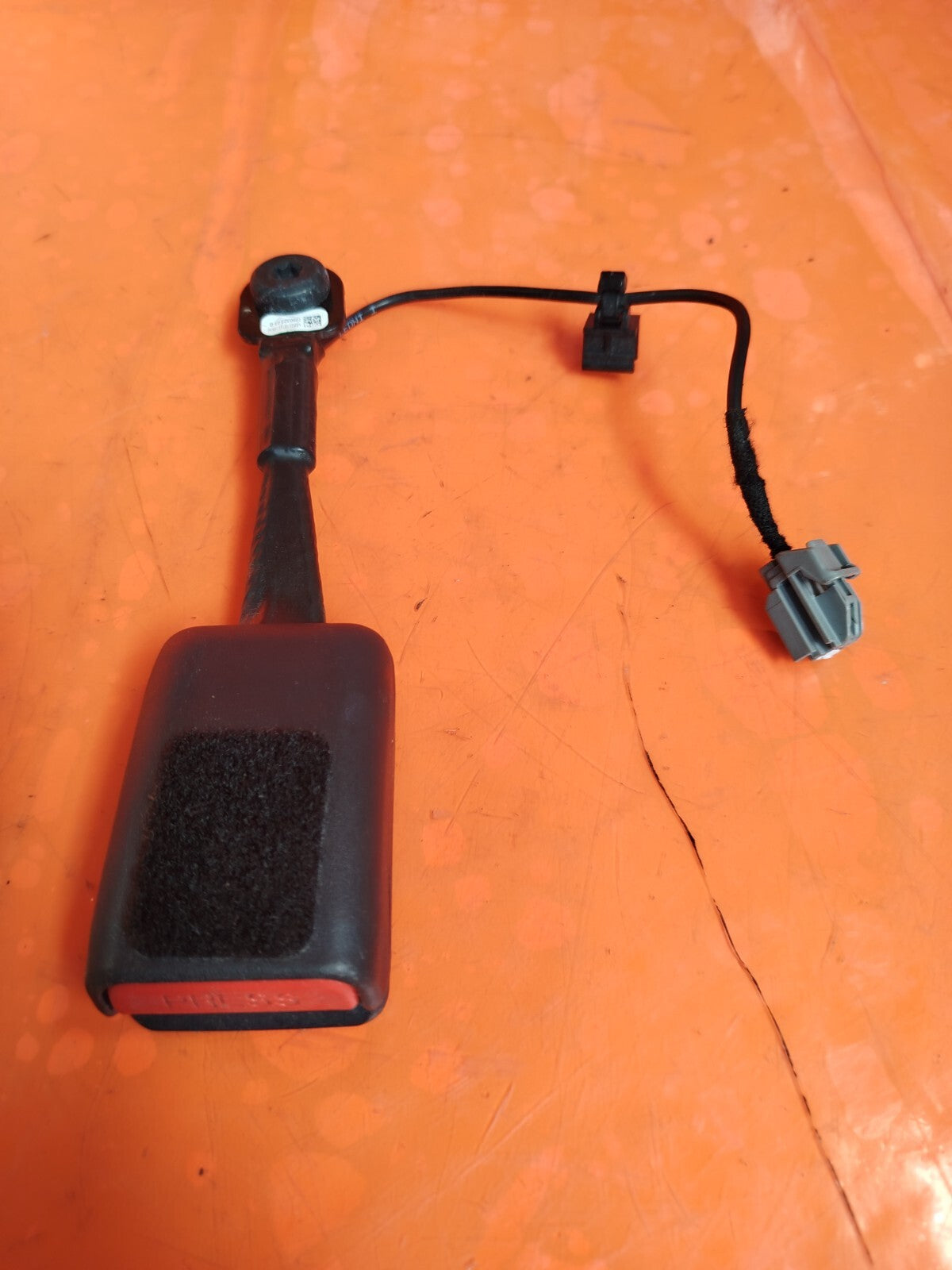 ✅TESLA MODEL 3 LONG RANGE 2020 FRONT RIGHT SEAT BELT BUCKLE 1090323-01-D A266 - Image 4