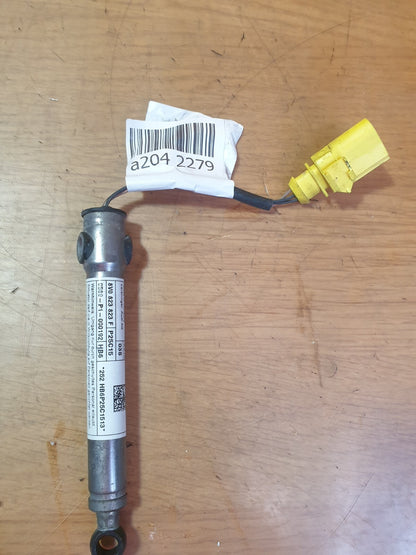 AUDI A3 E-TRON 1.4 PETROL 2015 FRONT RIGHT OR LEFT SIDE BONNET HINGE 8V0823823F - Image 2