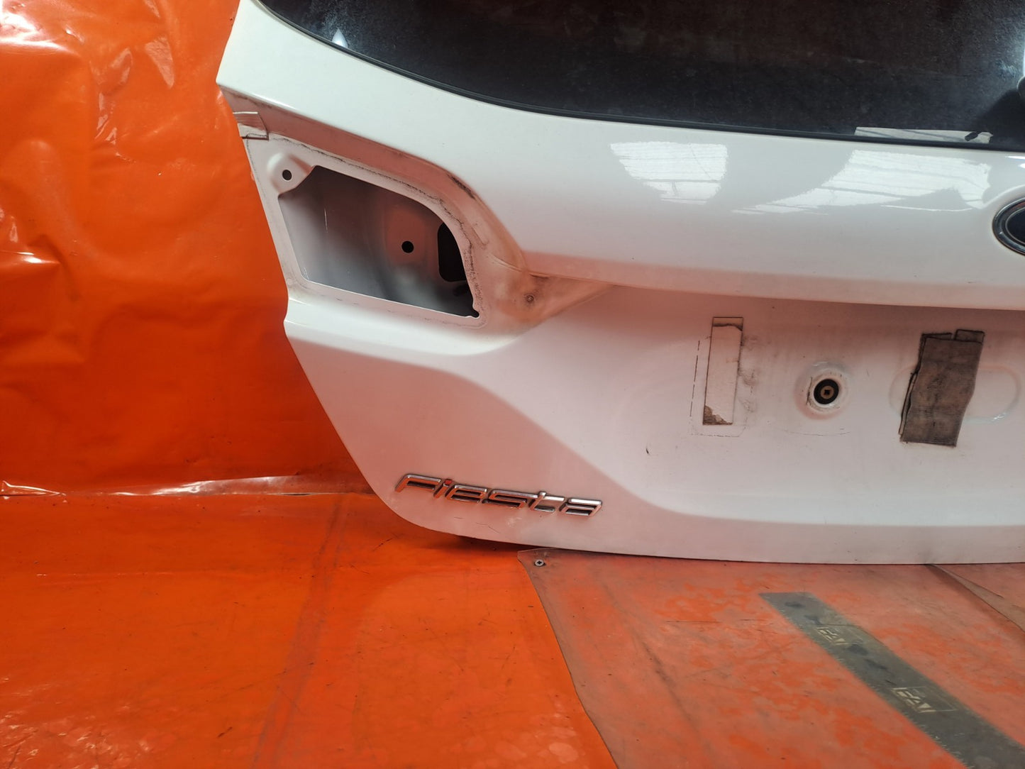 ✅2018 FORD FIESTA ST-LINE X TAILGATE BOOT LID FROZEN WHITE + WARRANTY - Image 2