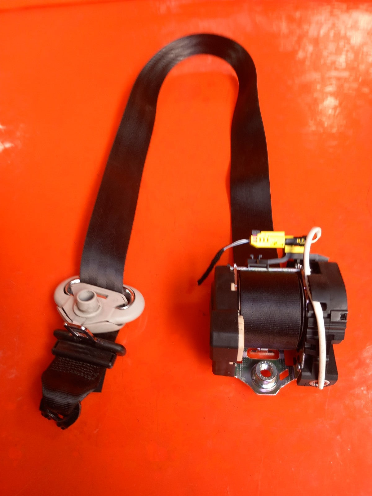 VW Transporter T30 2.0 Diesel 2021 Front Left Seat Belt 7E0857805C A410 - Image 2