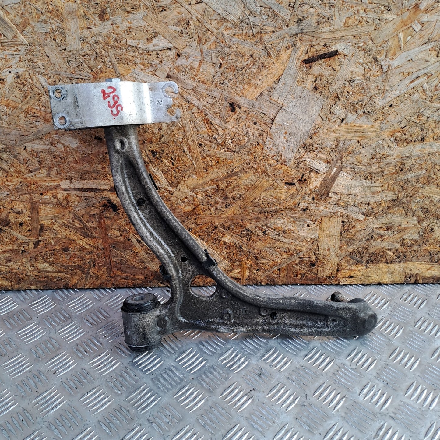 ✅2012 MERCEDES B CLASS W246 FRONT RIGHT LOWER SUSPENSION ARM A2465462543 A299 - Image 1