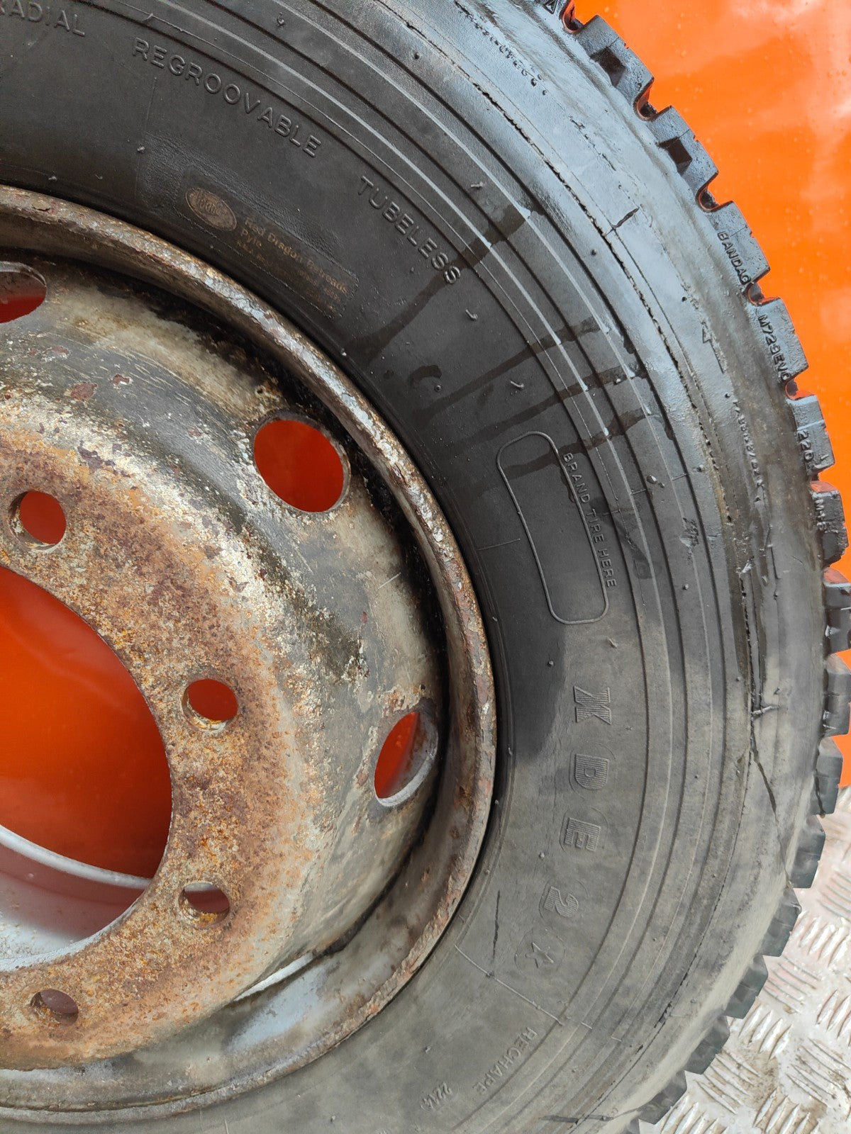✅2003 VOLVO FL 5.5D REAR ALLOY WHEEL WITH TYRE 265/70 R19.5 + WARRANTY A324 - Image 6
