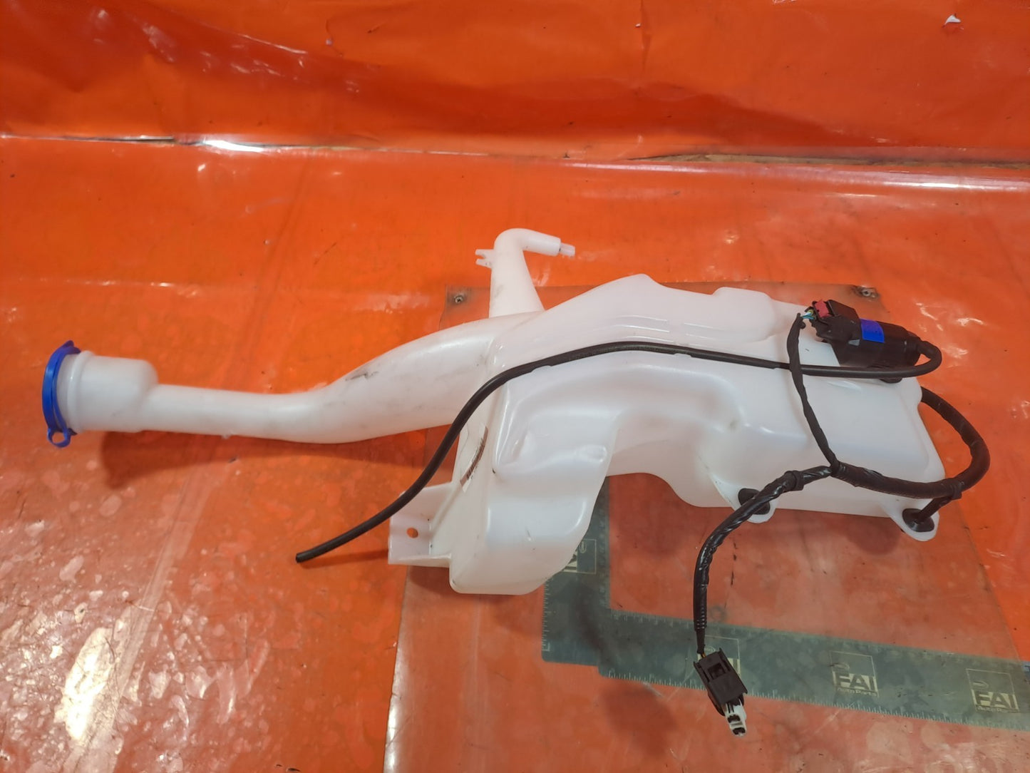 ✅2024 FORD TRANSIT COURIER WINDSCREEN WASHER FLUID BOTTLE TANK R2X6-17B613-AB - Image 9
