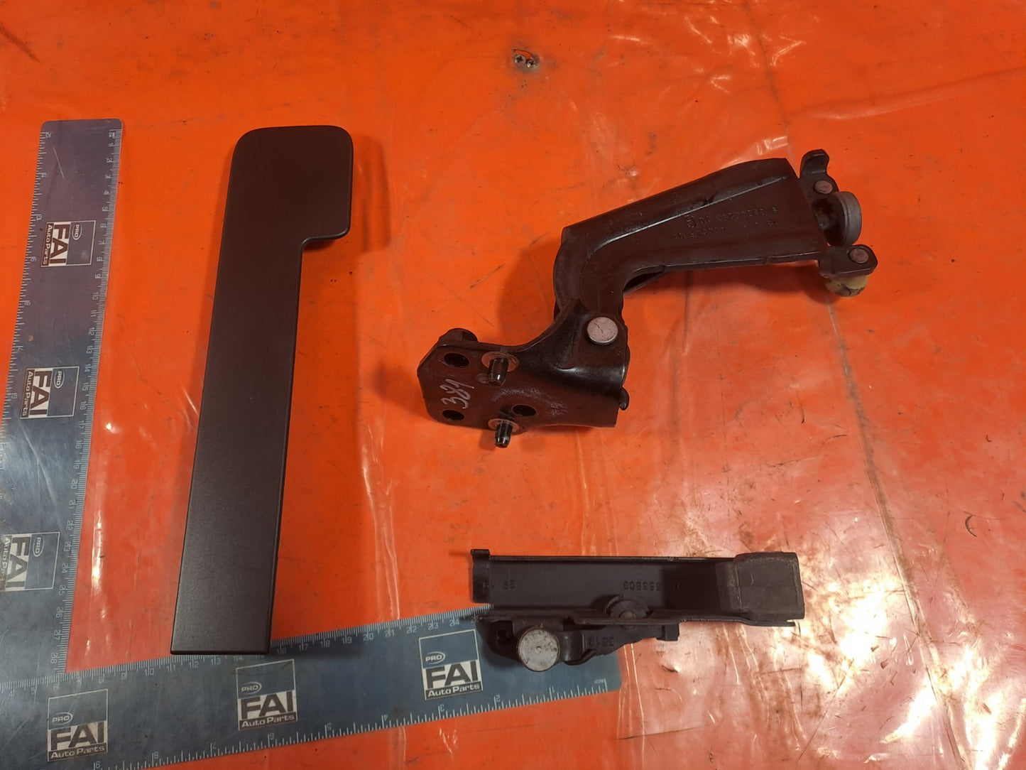 ✅Citroen Berlingo 650 1.5 Diesel 2020 Left Side Sliding Door Rollers 9816965880G - Image 2