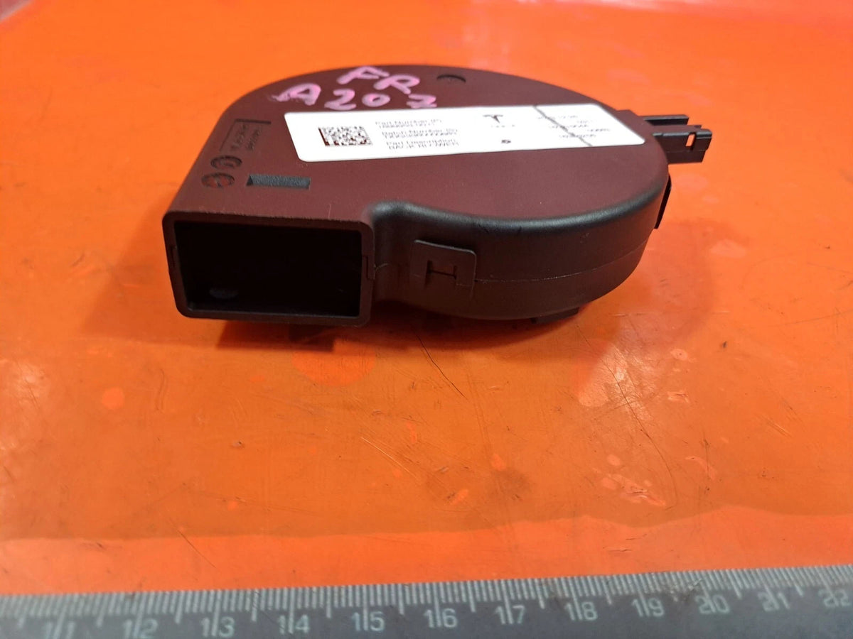 ebay-src:https://i.ebayimg.com/00/s/mtiwmfgxnjaw/z/aboaaeswht1qrlp6/$_57.jpg