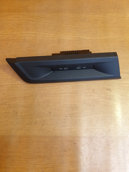 ✅2021 VW GOLF MK8 1.5TSI TWIN USB SOCKET PORT OUTLET 5NA035736 + WARRANTY A170 - Image 2