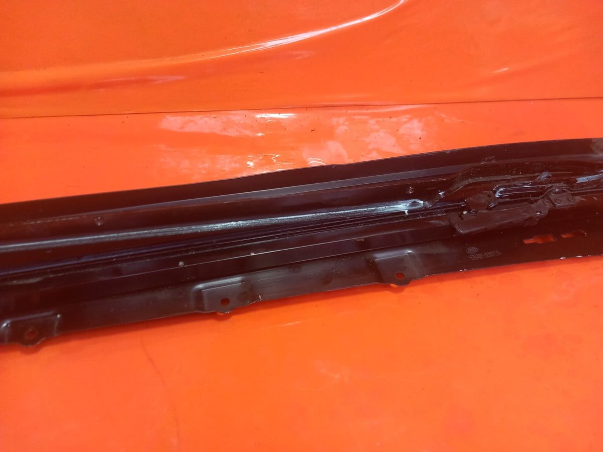 2025 Land Rover Defender L663 Panoramic Roof Rail 883835712RH Warranty A396 - Image 7