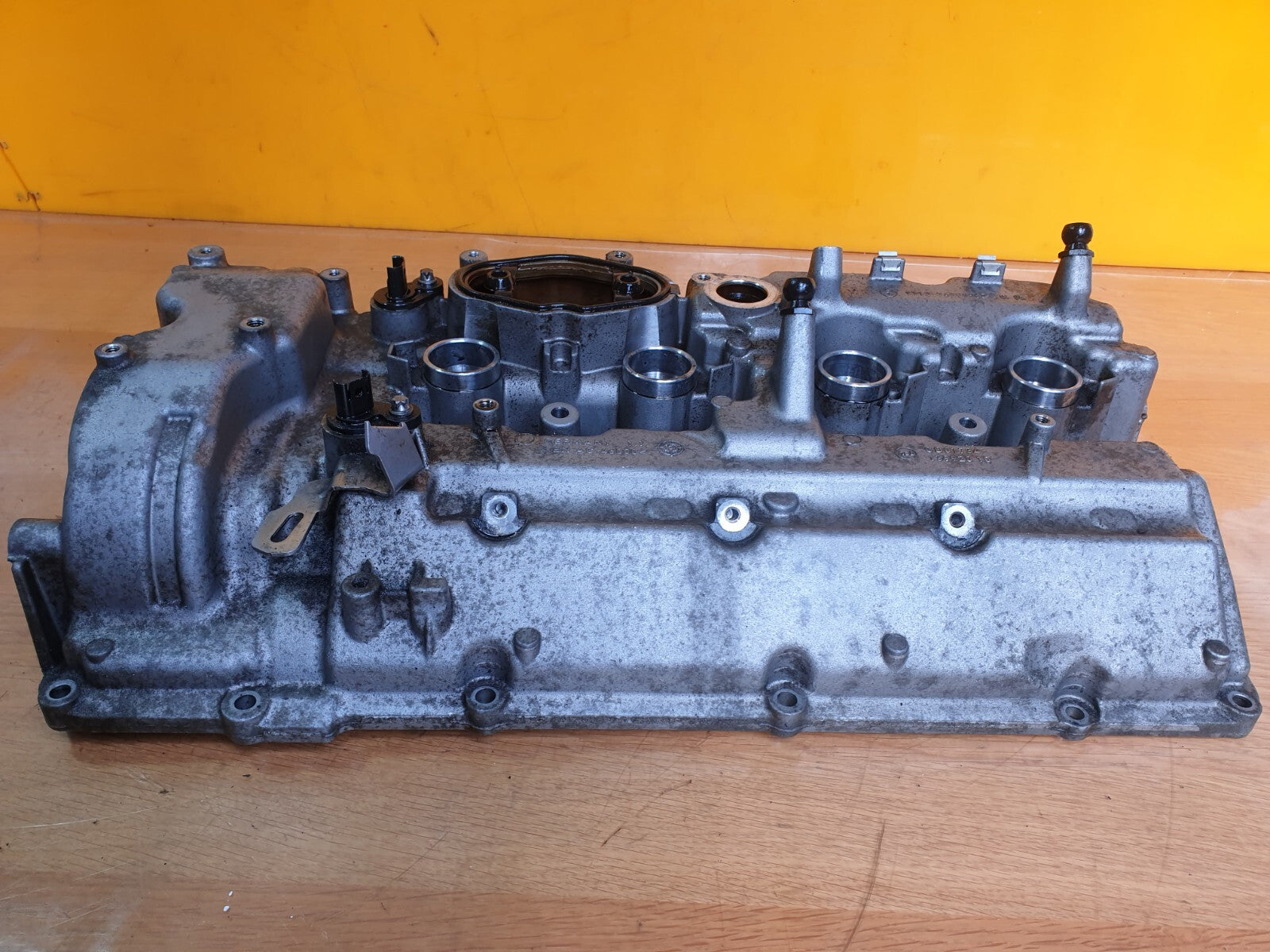 ✅2014 BMW 5 SERIES F11 4.4P ENGINE ROCKER VALVE COVER LEFT SIDE 7629995 - Image 1