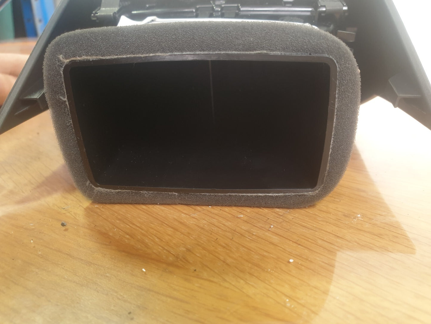 ✅Audi Q4 E-Tron S Line 2023 REAR CENTRE CONSOLE AIR VENT  89A819203 A206 - Image 7