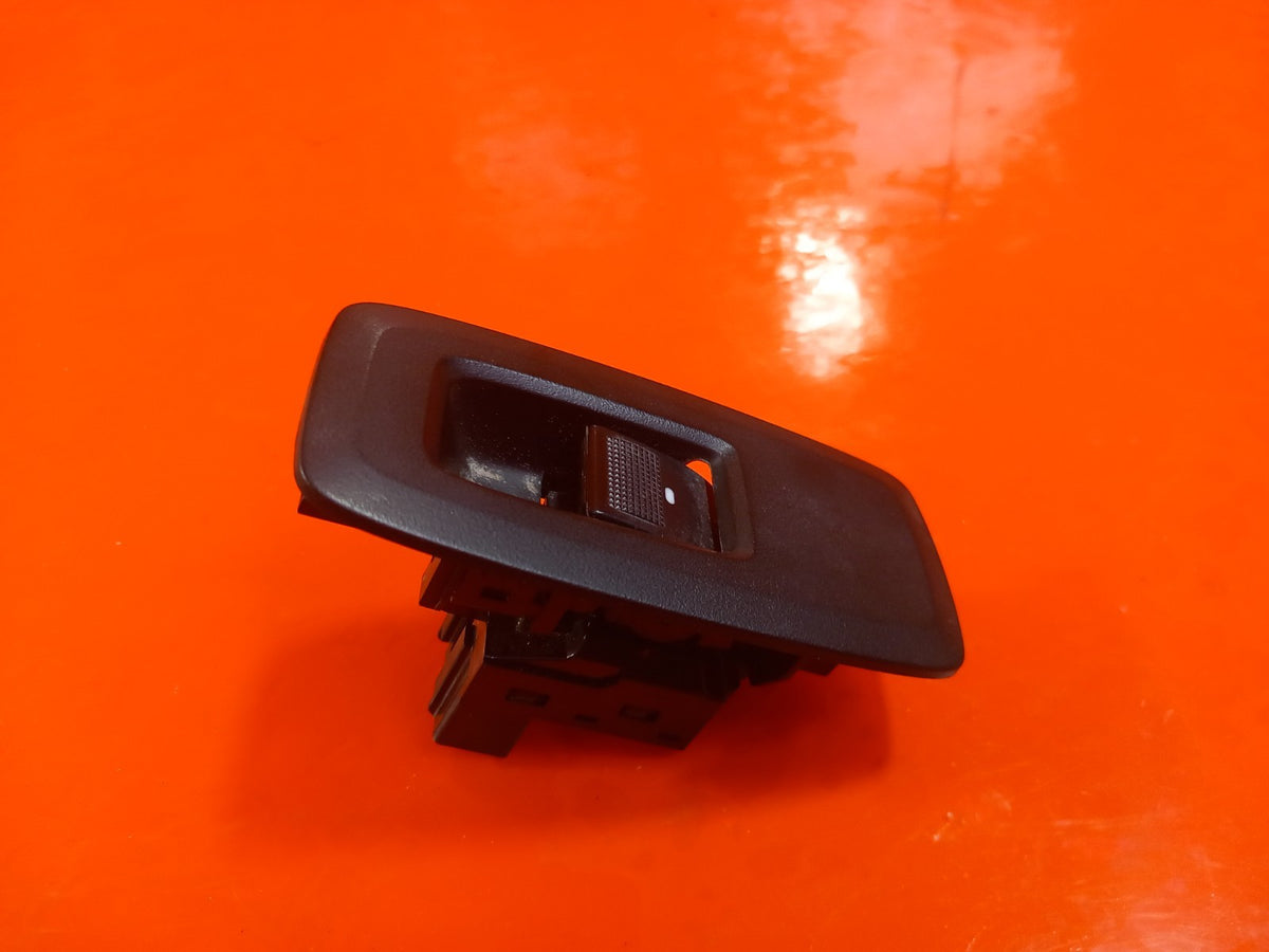 ebay-src:https://i.ebayimg.com/00/s/mtiwmfgxnjaw/z/bogaaeswrjvqmtry/$_57.jpg
