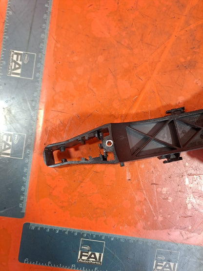 ✅RENAULT TRAFIC MK3 Sl27 1.6 DIESEL 2015 FRONT LEFT EXTERIOR DOOR HANDLE BRACKET - Image 3
