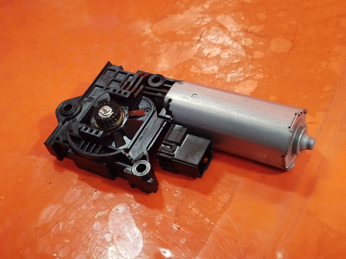 ebay-src:https://i.ebayimg.com/00/s/mtiwmfgxnjaw/z/4eqaaeswefzpd3cp/$_57.jpg