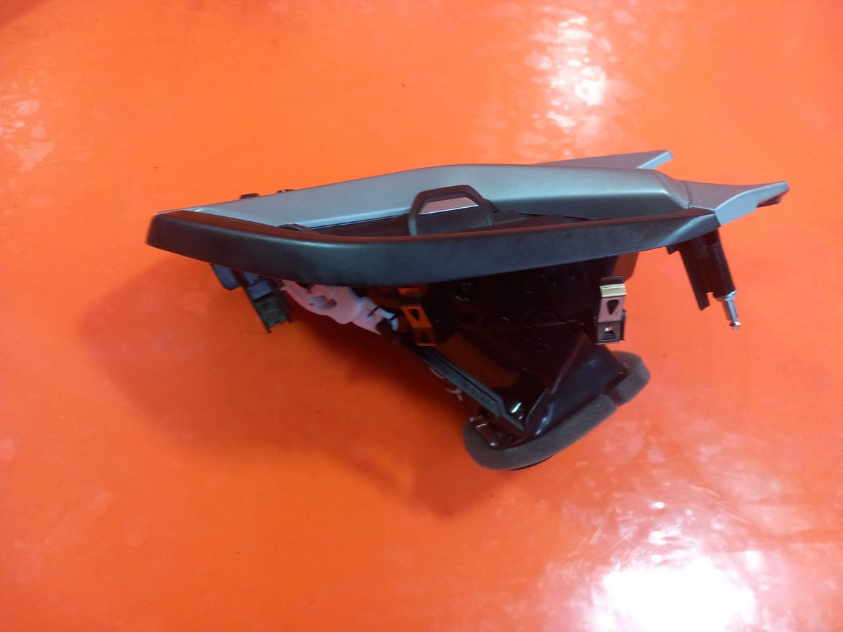 BMW F40 116D 1.5 Diesel 2021 Interior Trims and Air Vents 165A049D903 A365 - Image 6