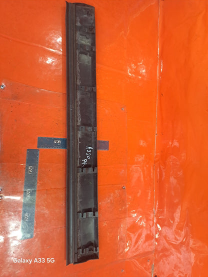 ✅2015 LAND ROVER DISCOVERY 4 L319 FRONT RIGHT LOWER DOOR MOULDING TRIM DGP000123 - Image 7