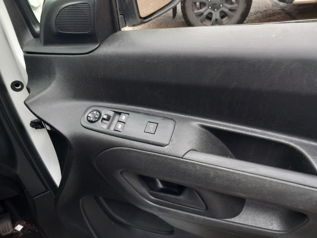 2022 Peugeot Partner K9 Front Right Door Card Panel Warranty A419 - Image 2