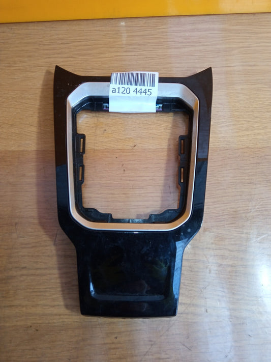 ✅VW T-ROC R-LINE 2018 CENTRE CONSOLE GEAR KNOB SURROUND COVER 2GA711456A A120 - Image 1