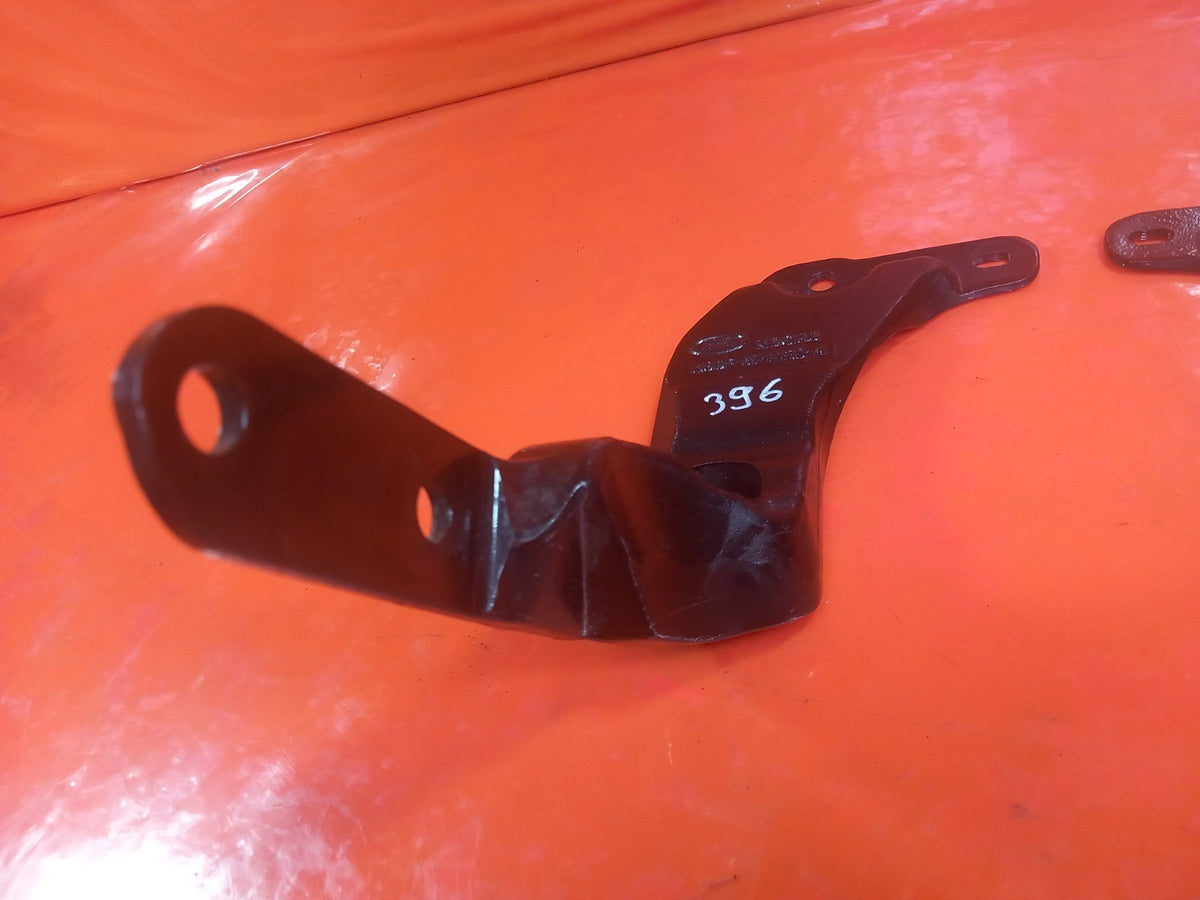 2025 Land Rover Defender L663 Bracket Pair Left Right N8B2-674A39-A A396 - Image 6