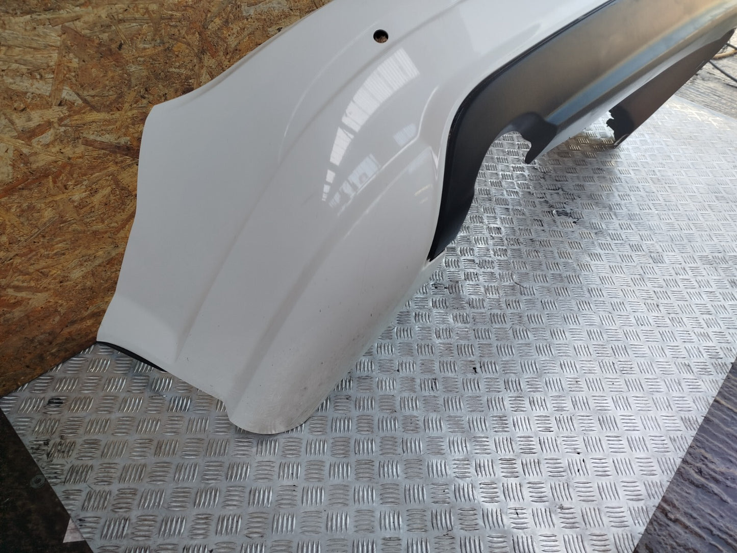 ✅2011 MERCEDES C CLASS W204 2.1 DIESEL REAR BUMPER WHITE 650 Scratches A283 - Image 3
