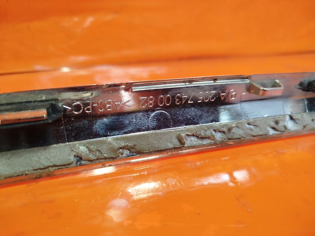 2014 Mercedes C Class W205 Tailgate Boot Trim Panel Moulding A2057430082 A084 - Image 12