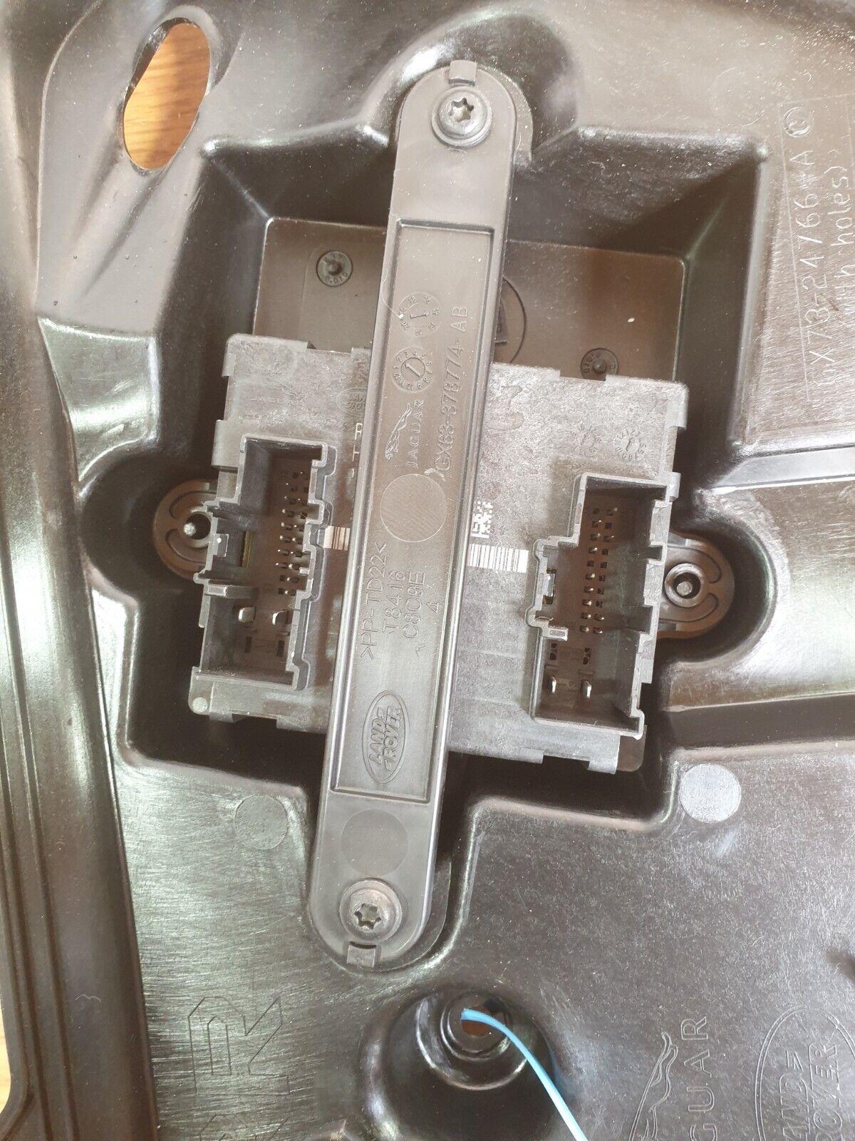 2017 JAGUAR F-PACE X761 3.0P FRONT RIGHT DOOR WINDOW REGULATOR CARRIER A196
