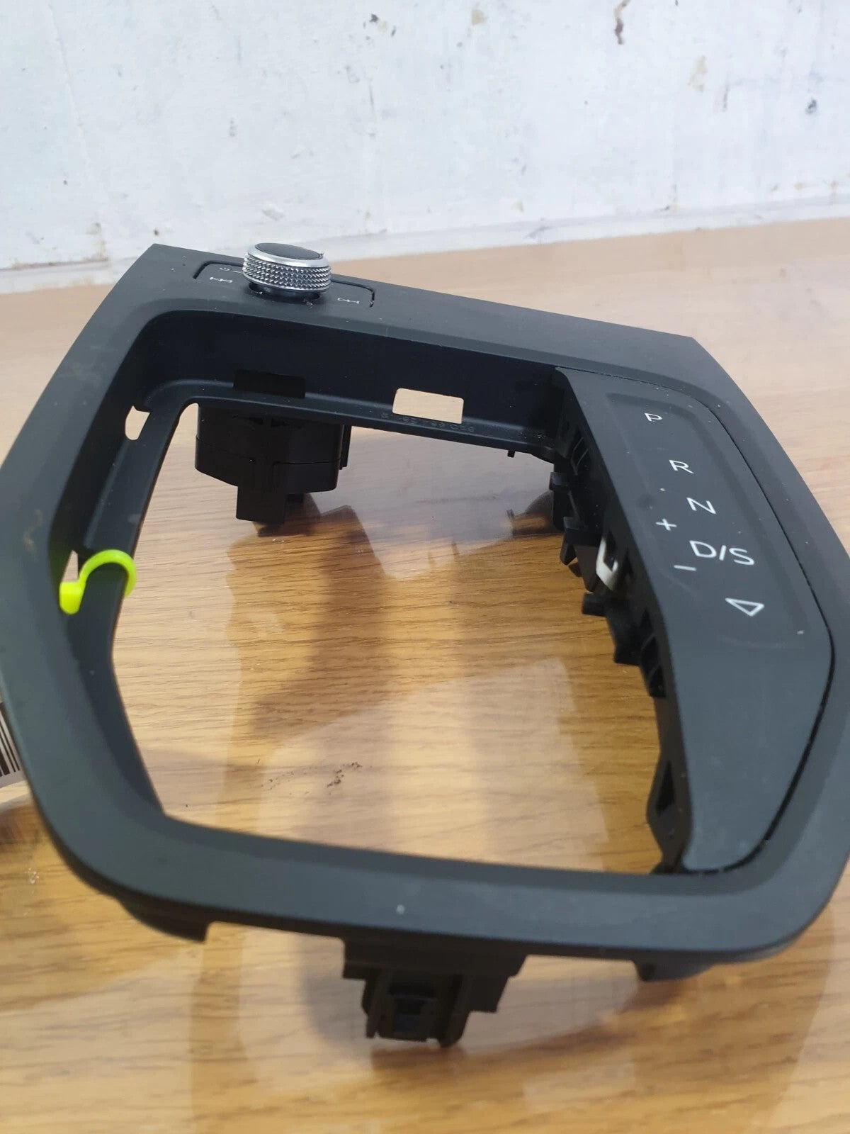✅Audi A1 Sport 1.0 Petrol 2020 Gear Selector Shifter Surround Trim 82C713463 - Image 8