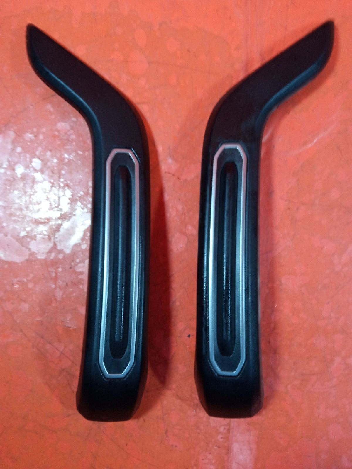 ✅Dacia Duster Journey 1.3 Petrol 2024 Front Door Trims 809451347R 809459973R - Image 2