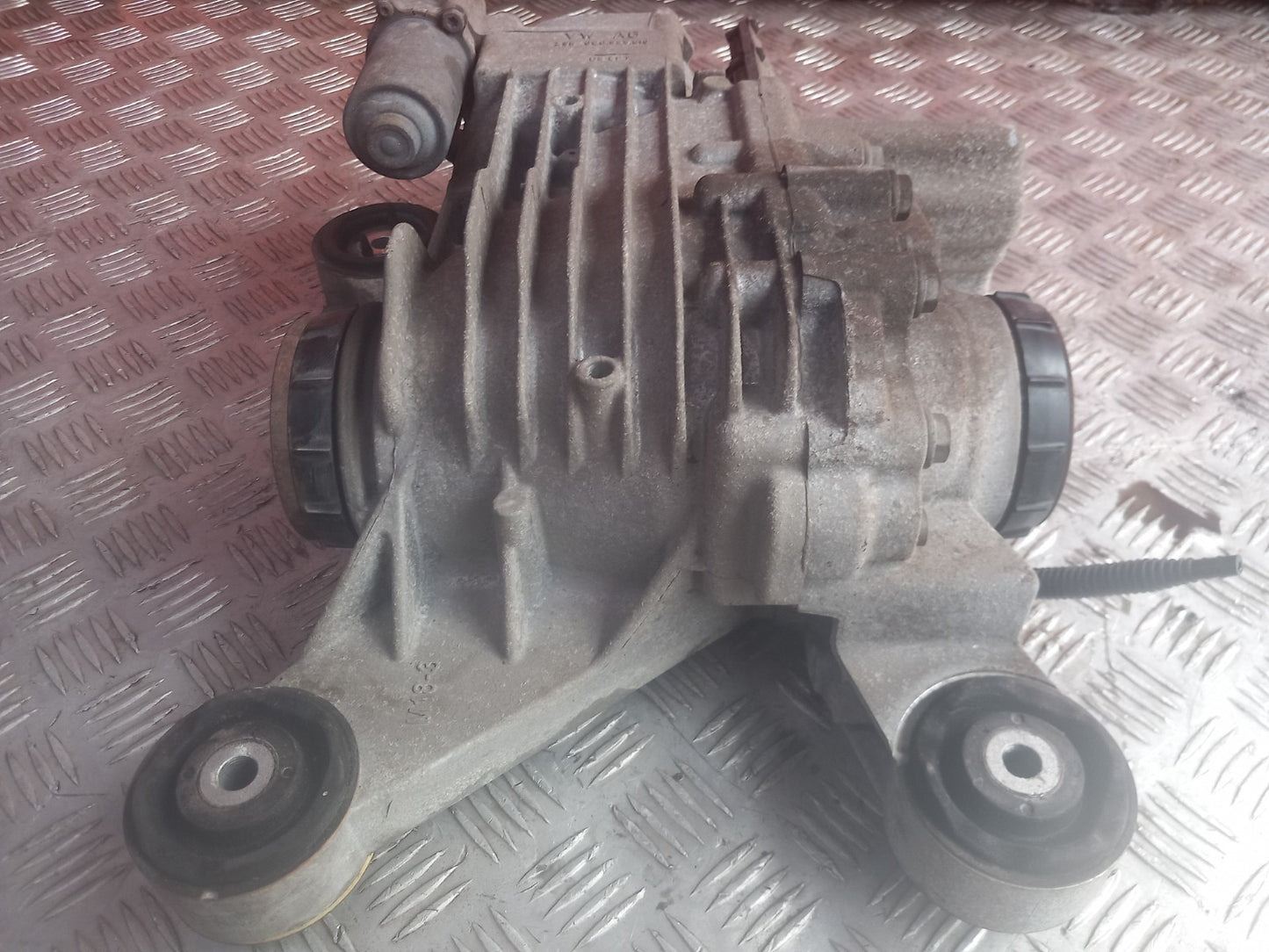 2022 VW Tiguan R-Line Rear Differential Assembly 0CQ525010T Warranty A389 - Image 3