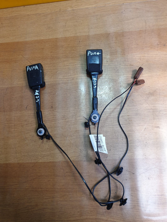✅2023 FORD PUMA MK2 FRONT LEFT & RIGHT SEAT BELT BUCKLE PAIR M1BBB61208AC A179 - Image 2