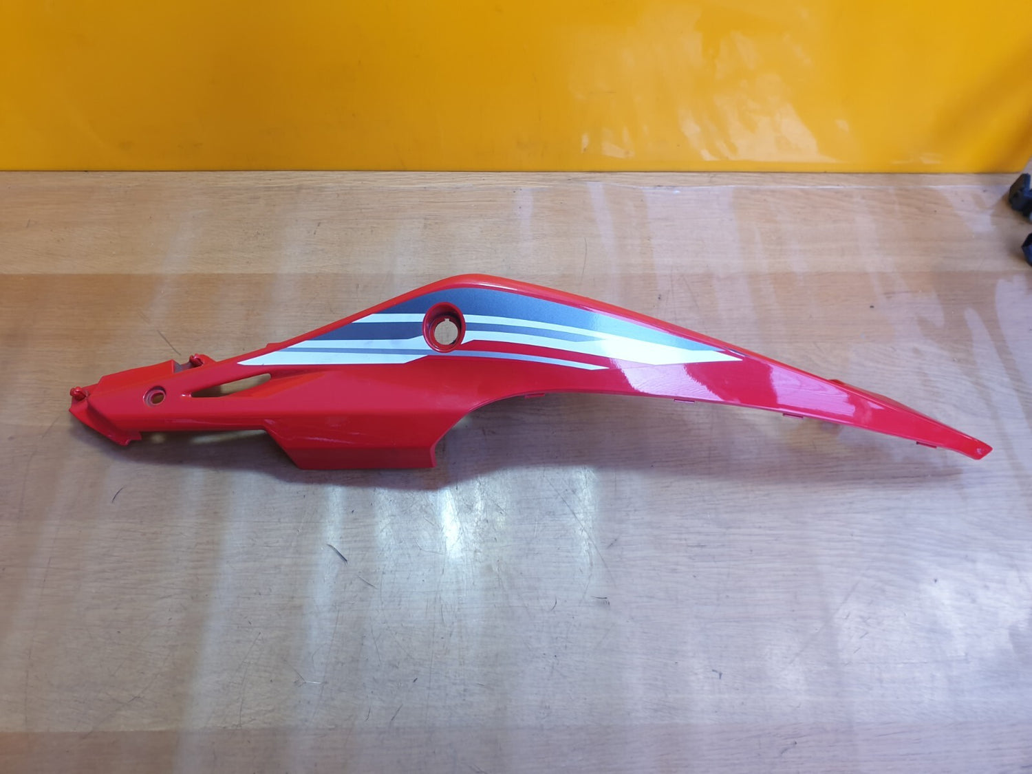 2015 HONDA CB500F PETROL REAR LEFT FAIRING COVER COWL 77251-MGZ-J000 A183 - Image 1