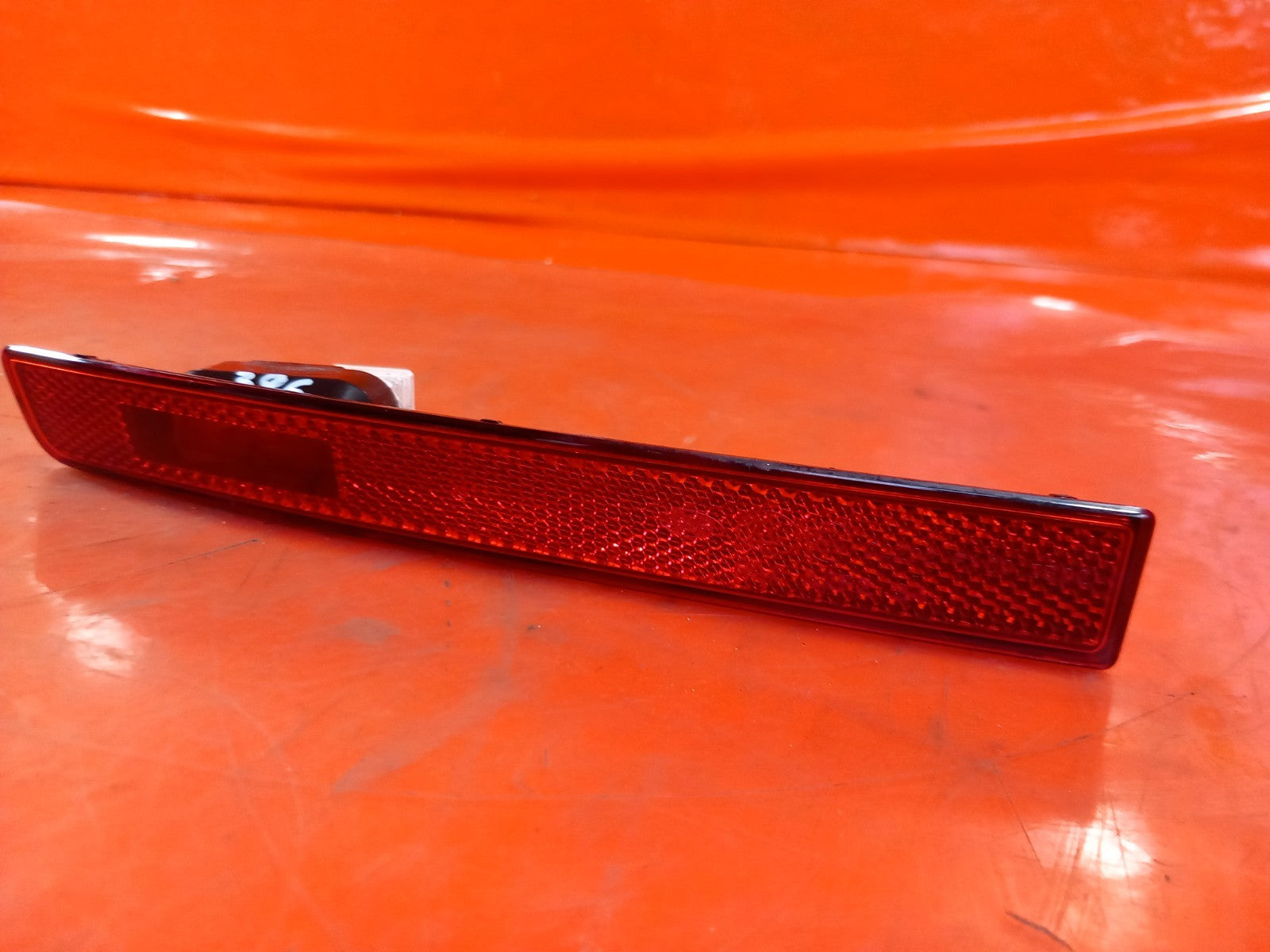 2025 Land Rover Defender L663 Rear Left Fog Light L8B2-15K273-A Warranty A396 - Image 3