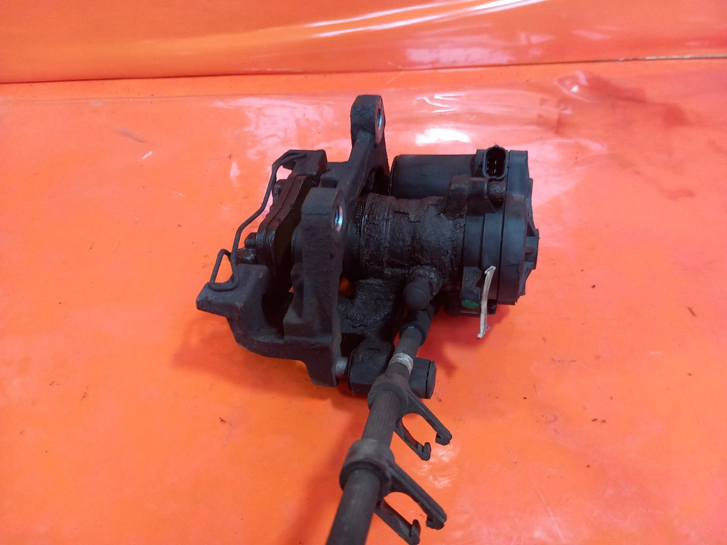 Ford Galaxy Zetec 2.0 Diesel 2019 Rear Left Electric Brake Caliper DG9C2D251H - Image 9