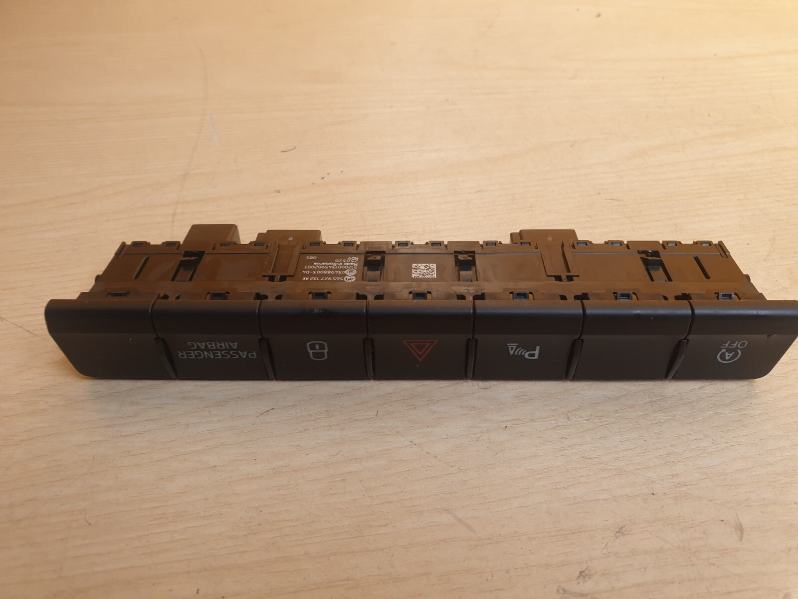 SKODA KAROQ 1.0 PETROL 2020 HAZARD LOCK SWITCH 565927132AK - Image 8