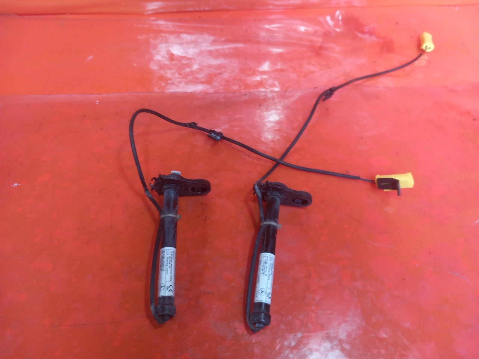 Mercedes W177 A180 Sport 1.5 Diesel 2019 Pair Left Right Bonnet Actuators A382 - Image 8