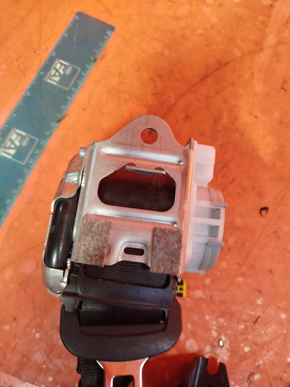 ✅SEAT ARONA FR 1.0 PETROL 2019 REAR LEFT SEAT BELT 81A857737PL 6F0857805 A217 - Image 5