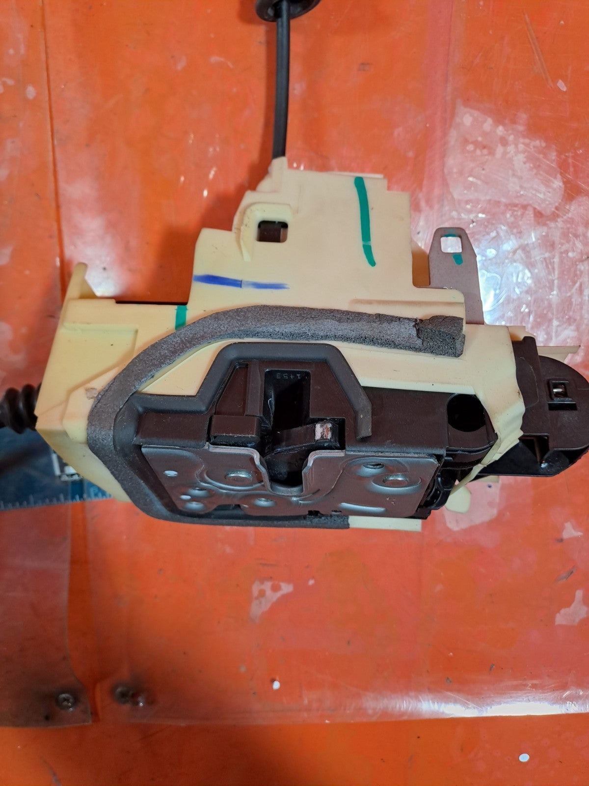 ✅2023 POLESTAR 2 LONG RANGE RIGHT DOOR HANDLE BRACKET 30747098 + WARRANTY  A312 - Image 6