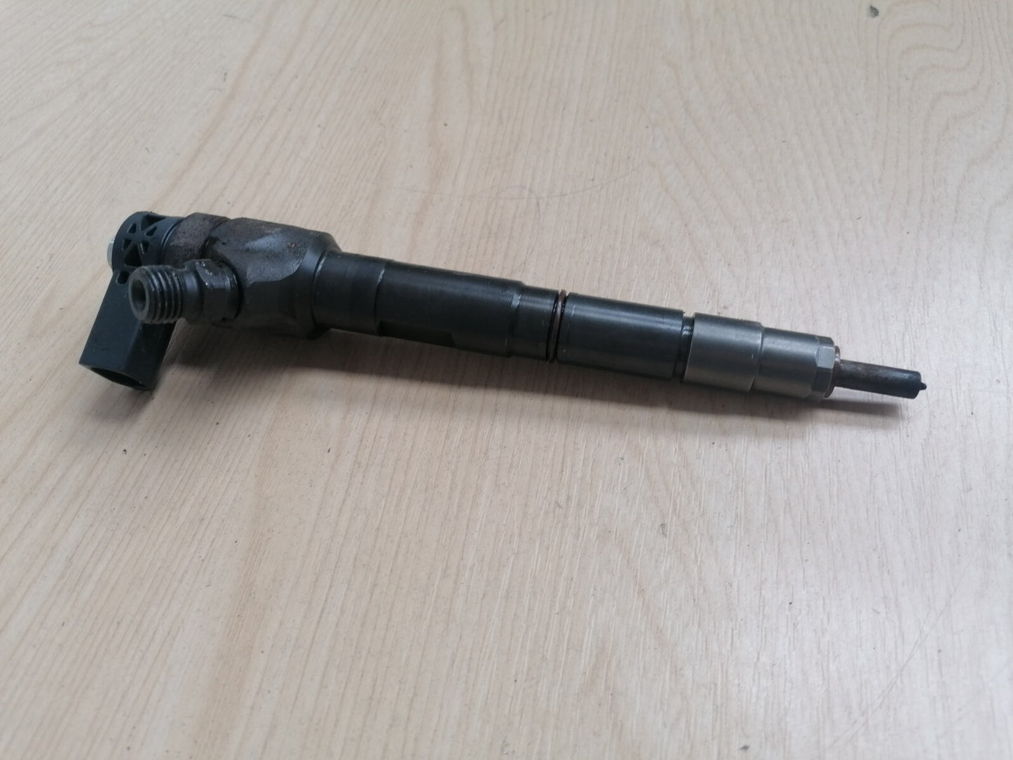 VW GOLF MK7 1.6 DIESEL 2014 FUEL INJECTOR 04L130277G Warranty A028 - Image 2