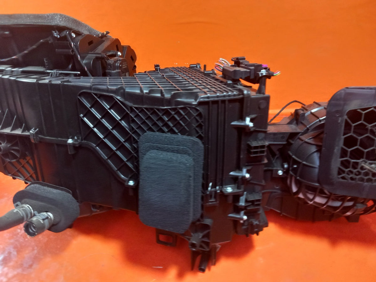 VW Transporter T30 2.0 Diesel 2021 Heater Matrix Box Warranty A412 - Image 10