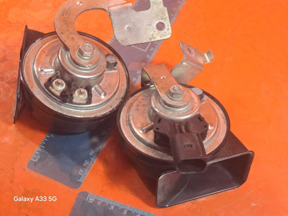 ✅MERCEDES A180 SPORT 1.3 PETROL 2025 ALARM SIREN HORN SIGNAL PAIR A2475403206 - Image 11