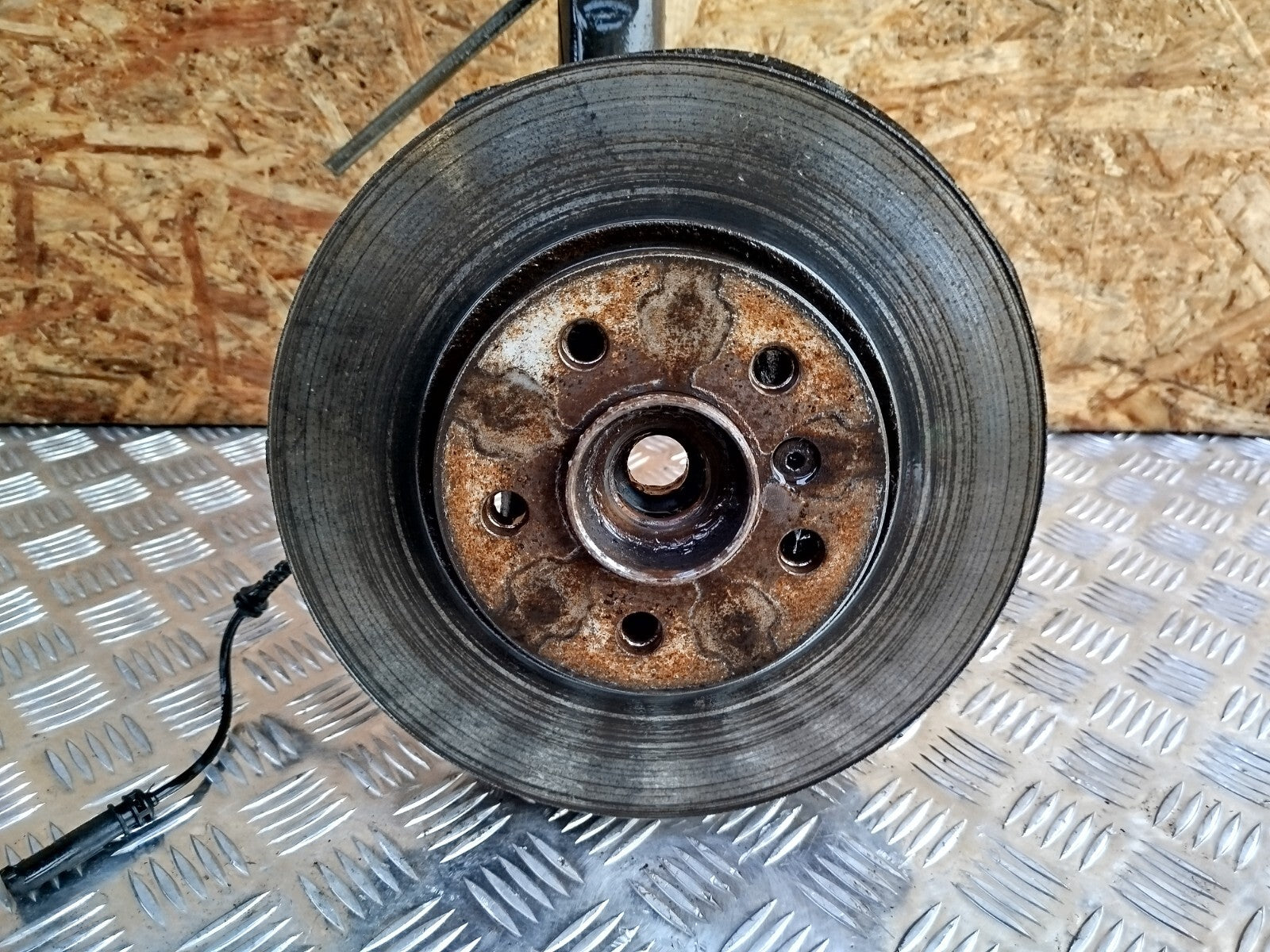 ✅BMW 2 Series F45 216D Luxury 2017 1.5 Diesel FRONT LEFT SUSPENSION LEG HUB A231 - Image 2