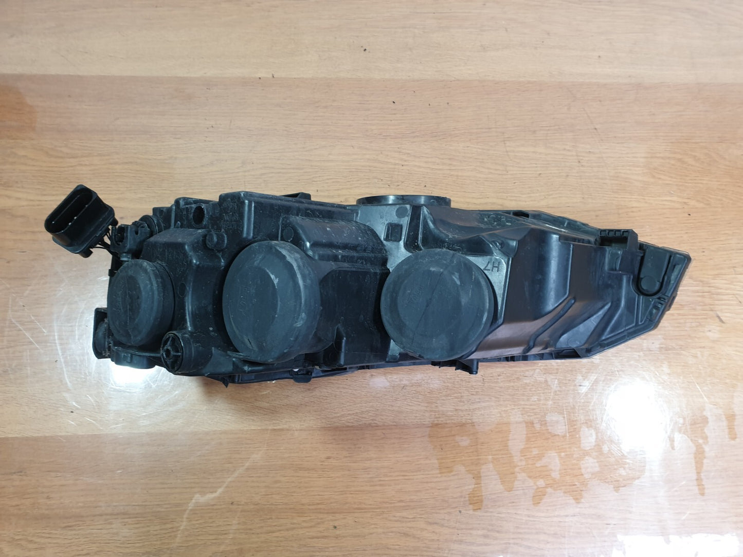 2021 VW POLO MATCH 1.0P FRONT RIGHT HEADLIGHT 2G2941006 broken brackets - Image 5