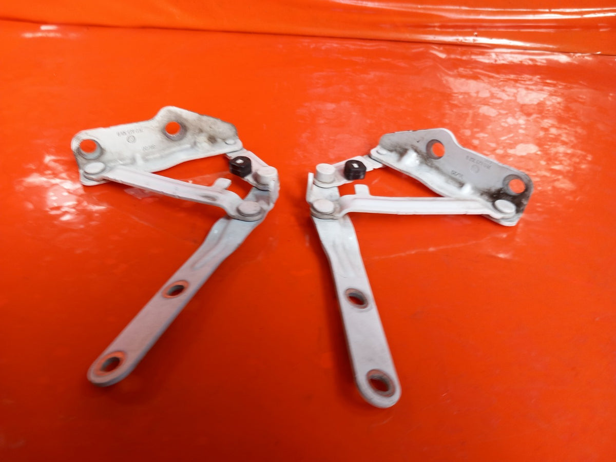 VW Transporter T30 2.0 Diesel 2021 Bonnet Hinges Pair 7E0823301B 7E0823302B A410 - Image 4