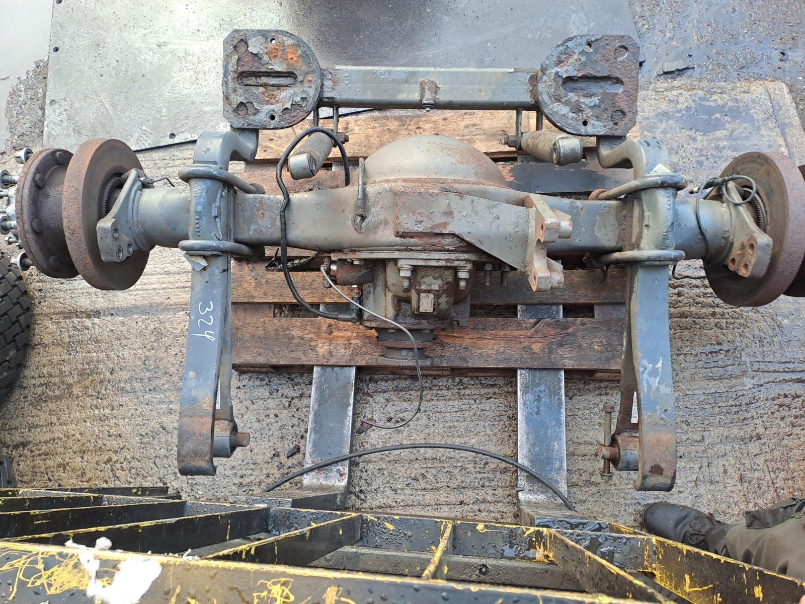 ✅2003 VOLVO FL 5.5 DIESEL REAR DRIVE AXLE 147E + WARRANTY A324 - Image 1