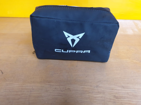 ✅2023 CUPRA FORMENTOR 1.4P HYBRID FIRST AID KIT + WARRANTY A173 - Image 1