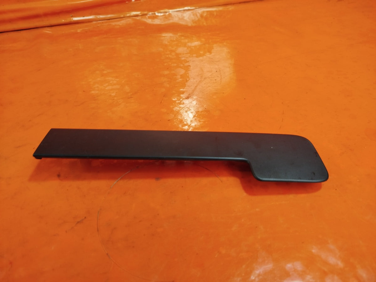 2020 Vauxhall Combo MK4 Left Sliding Door Rail Cover 9825220180 Warranty A414 - Image 2