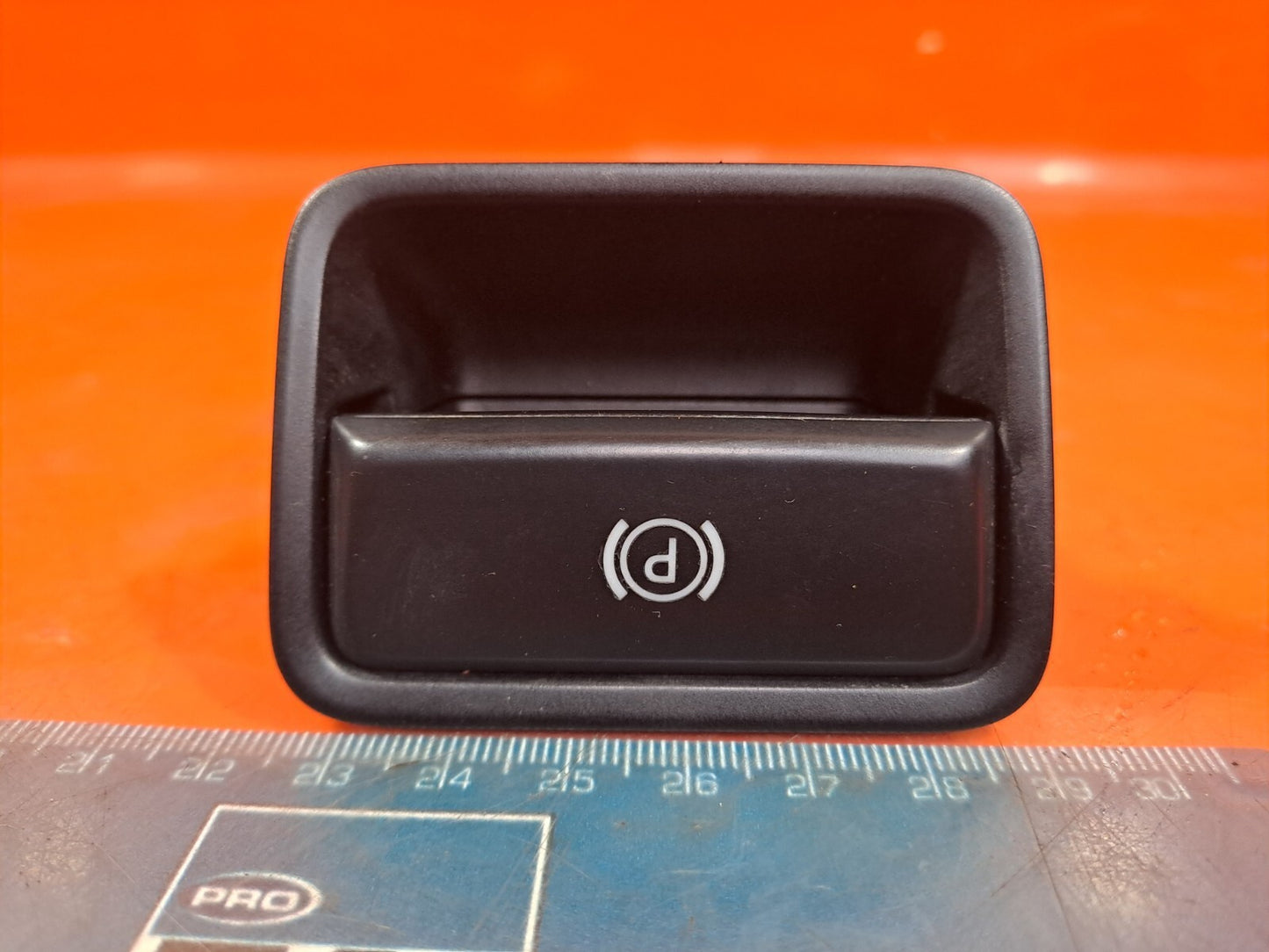 ✅MERCEDES W176 A180 1.6 PETROL 2012 HANDBRAKE RELEASE SWITCH A2469050451 A213 - Image 1