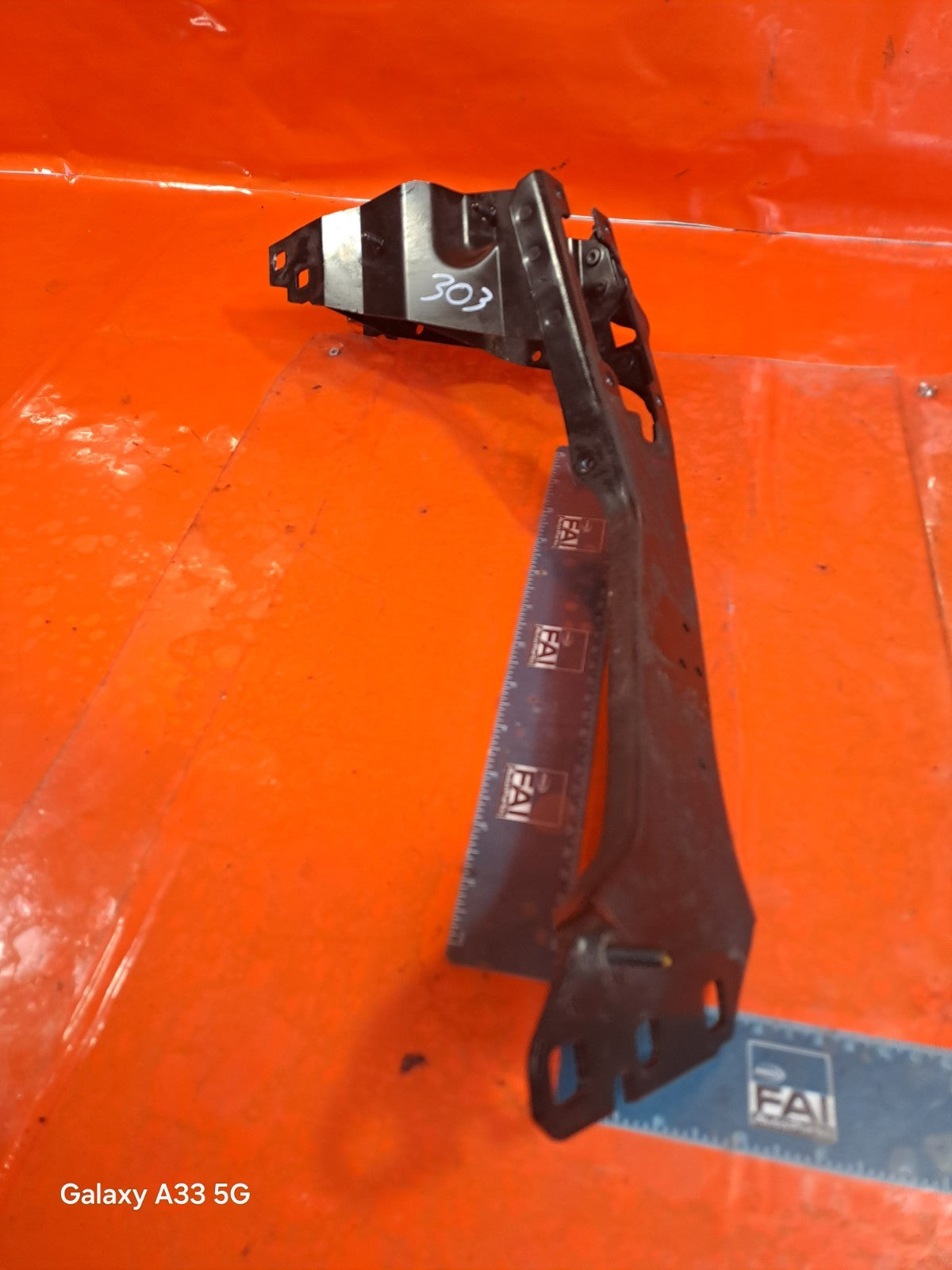 ✅2018 BMW X1 F48 2.0P LEFT HEADLIGHT SUPPORT BRACKET 7426633 + WARRANTY A303 - Image 2