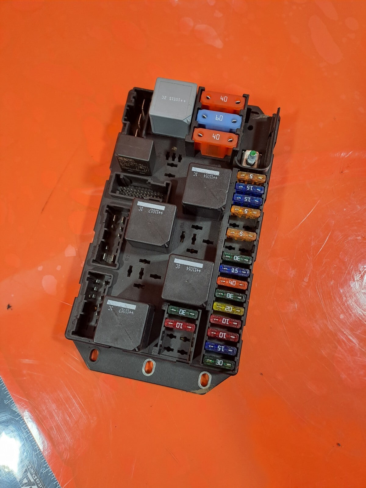 ✅2011 LAND ROVER RANGE ROVER L322 REAR TAILGATE FUSE BOX BH42-14N030-AA A243 - Image 4