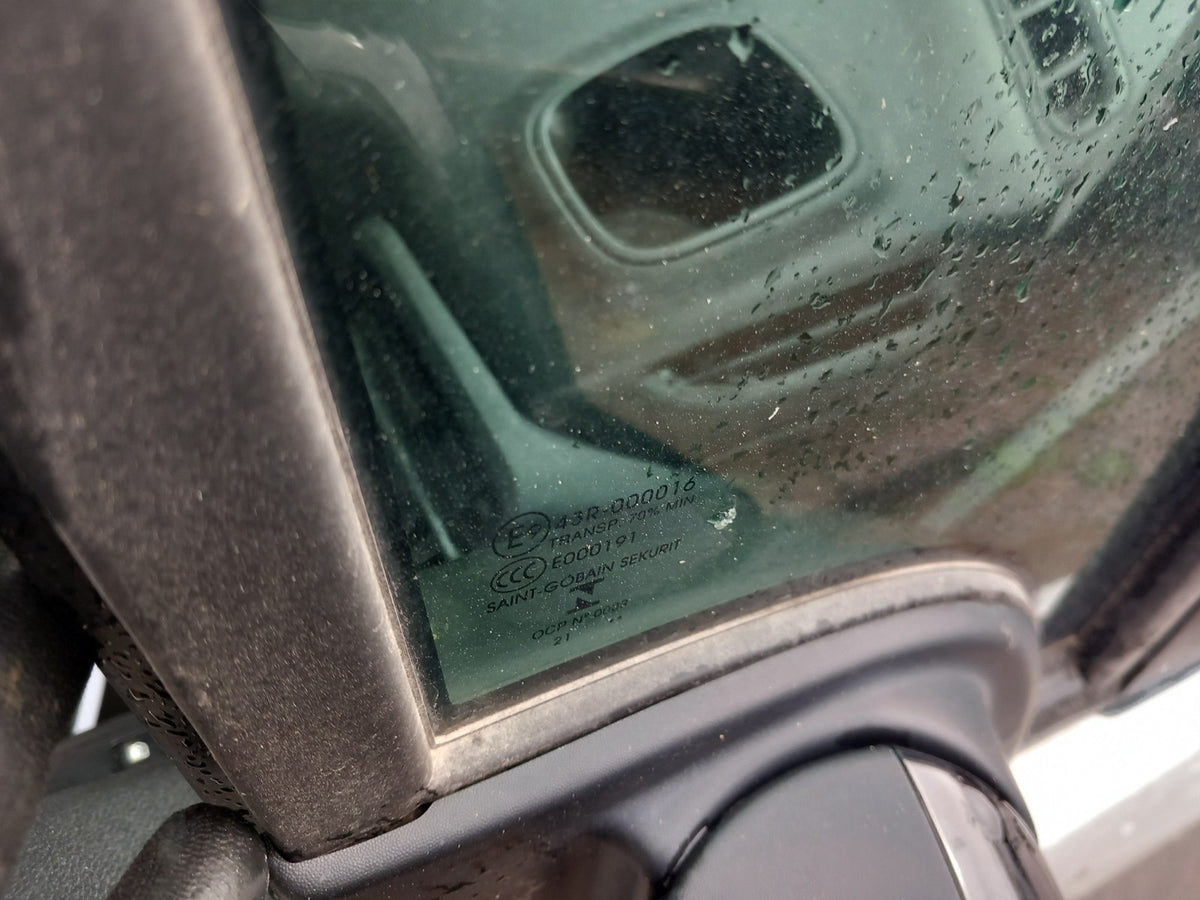2022 Peugeot Partner K9  Front Right Quarter Window Glass Warranty A419 - Image 5